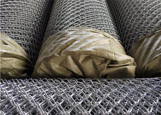 Heiß getaucht galvanisierter Kettenverbindungszaun Diamantnetzdrahtzaun für Bauernhof